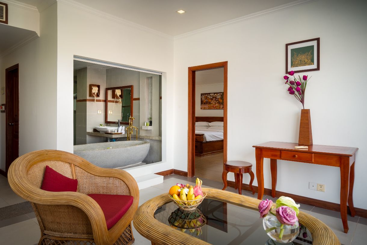 Sala Siem Reap Hotel - Suite with Living Room, Bathtub, Pool View